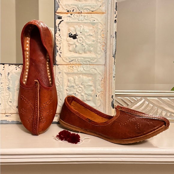 Hand-stitched Auburn Juties - Picture 2 of 4